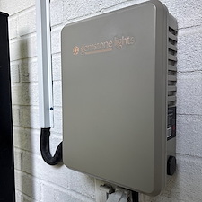 Lclairage-extrieur-permanent-Gemstone-Lights-transforme-une-maison-Beaconsfield 4